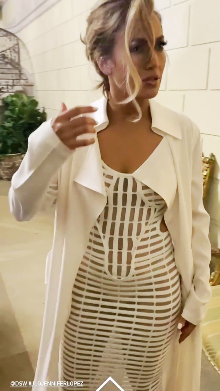jennifer-lopez-sexy-with-no-lingerie-in-a-sheer-white-dress-thefappeningpro-4 Jennifer Lopez Sexy