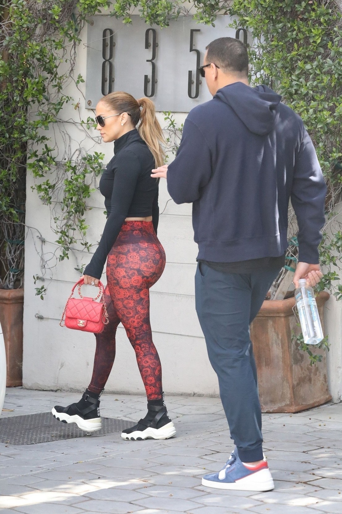 jennifer-lopez-showed-off-a-sexy-ass-in-los-angeles-thefappening-pro-2 Jennifer Lopez Sexy Ass 2020