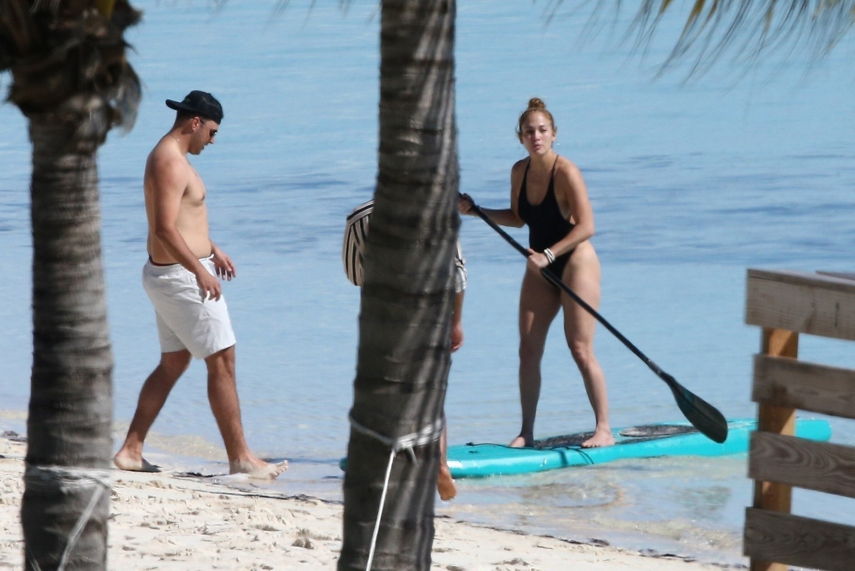 jennifer lopez showed off her juicy ass on the ocean thefappening cfd 1