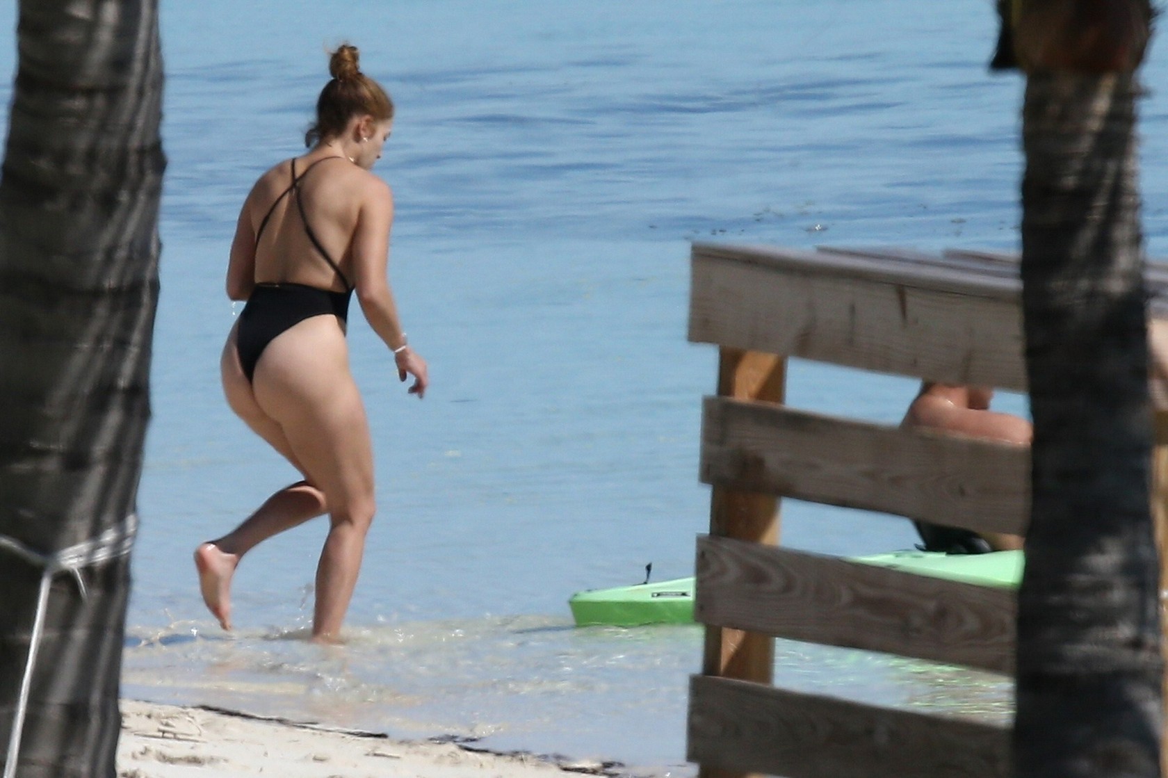 jennifer lopez showed off her juicy ass on the ocean thefappening cfd 10