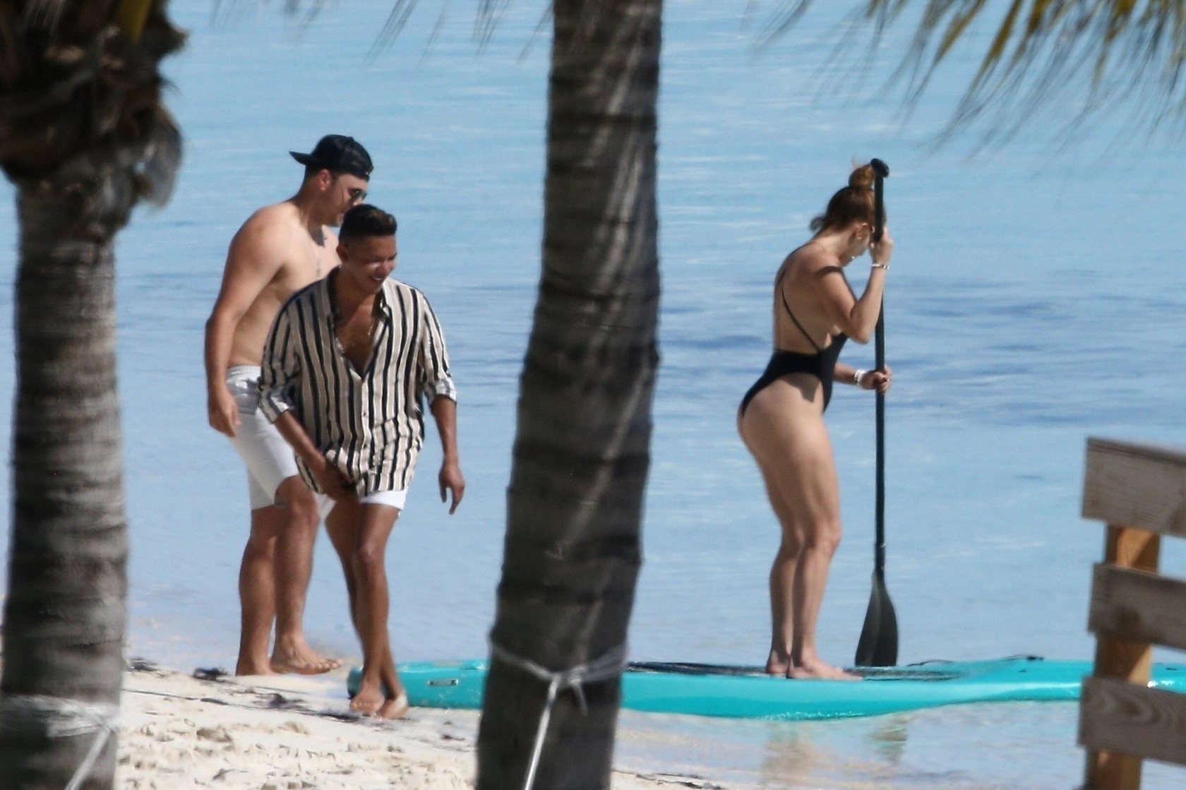 jennifer lopez showed off her juicy ass on the ocean thefappening cfd 22