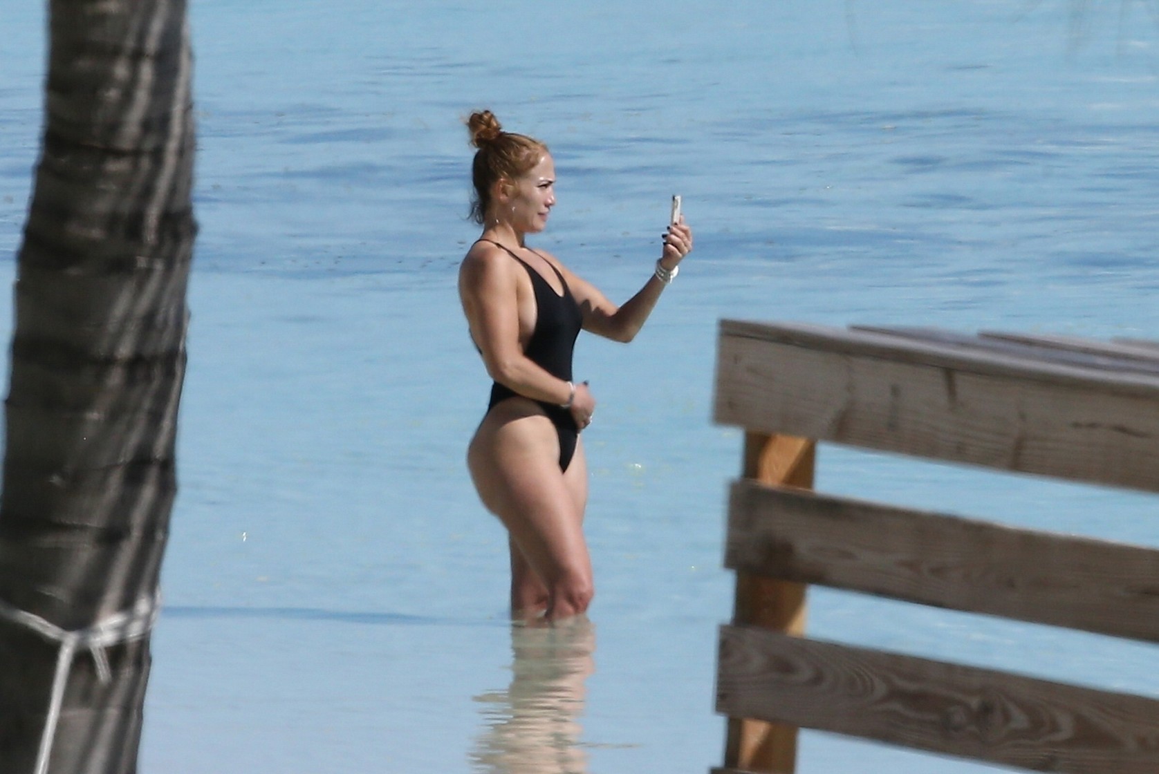 jennifer lopez showed off her juicy ass on the ocean thefappening cfd 23