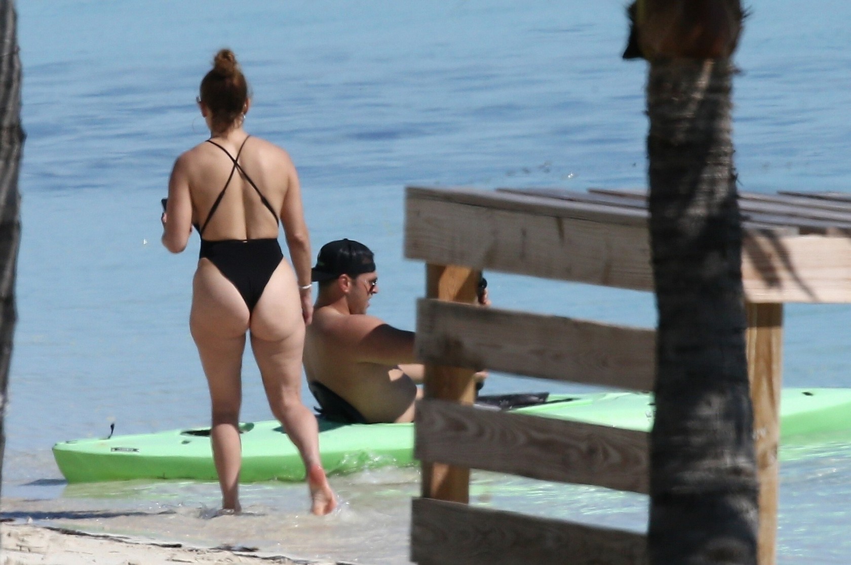 jennifer lopez showed off her juicy ass on the ocean thefappening cfd 4