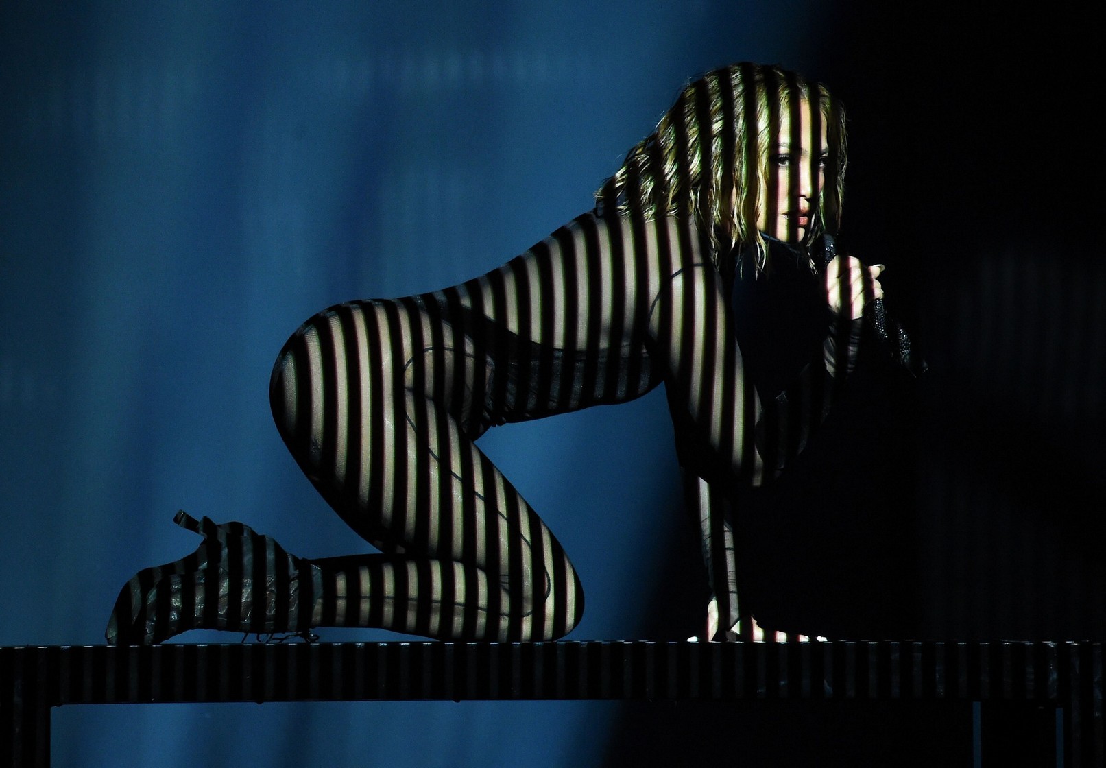jennifer-lopezs-bold-look-for-ama-2020-performance-thefappening-cfd-8 jennifer lopezs bold look for ama 2020 performance thefappening cfd 8