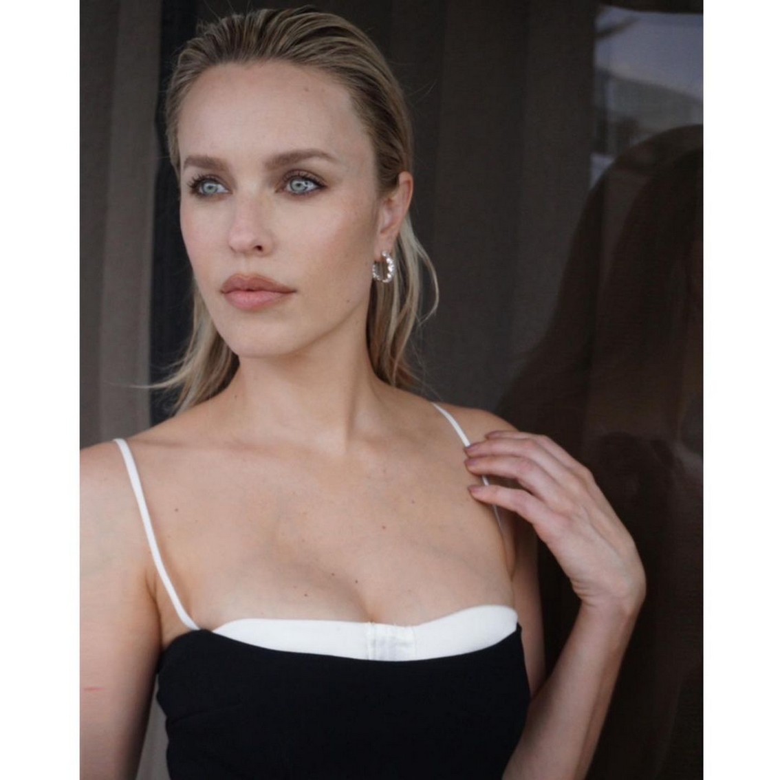 jessica-mcnamee-sexiest-pics-that-you-never-seen-before-thefappening-pro-13 Jessica McNamee Tits In Cleavage