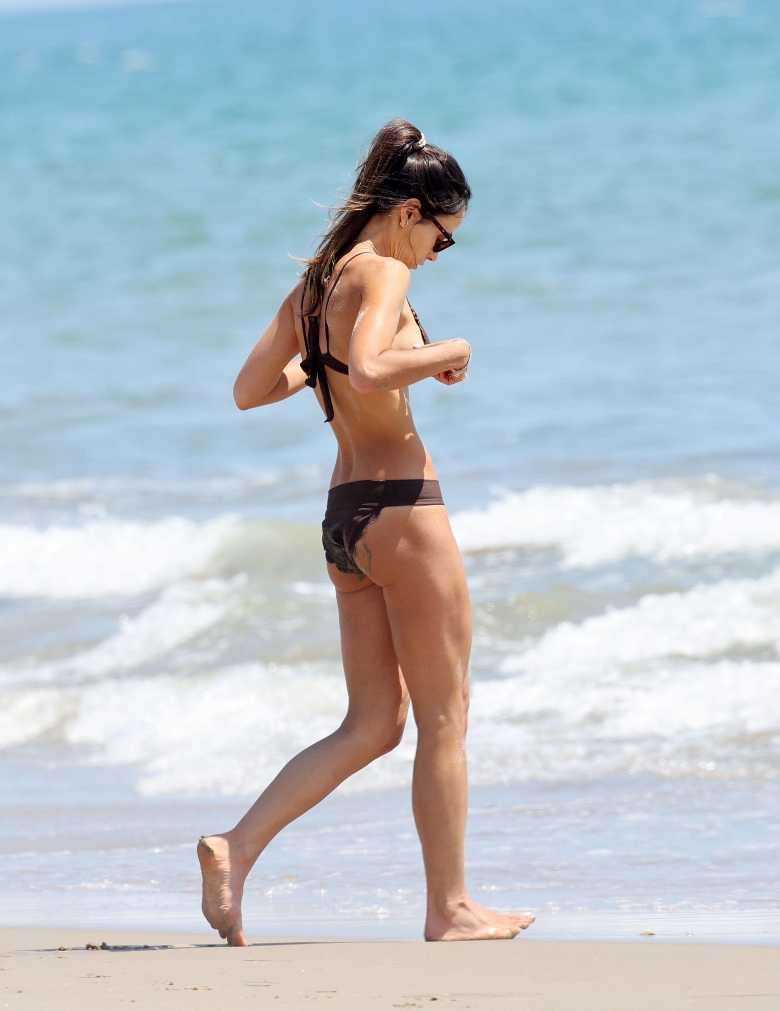 jordana-brewster-sexy-ass-in-a-bikini-thefappening-cfd-18 jordana brewster sexy ass in a bikini thefappening cfd 18