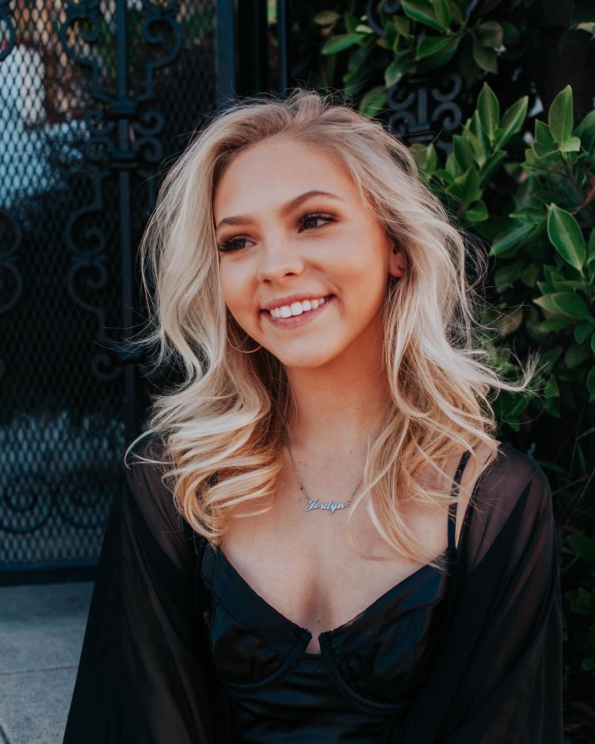 jordyn-jones-sexy-c-heads-5 jordyn jones sexy c heads 5