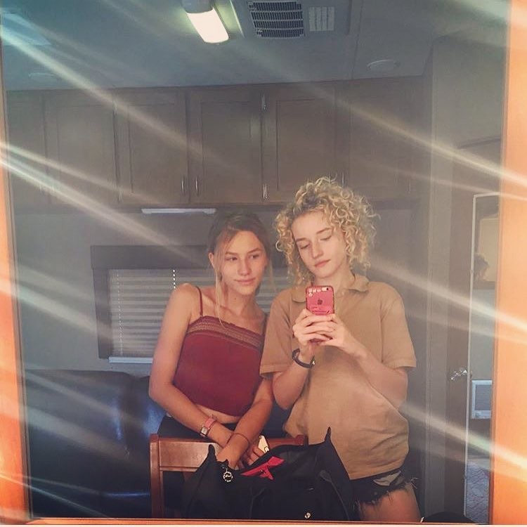 julia-garner-hot-on-selfie-thefappeningpro-3 julia garner hot on selfie thefappeningpro 3