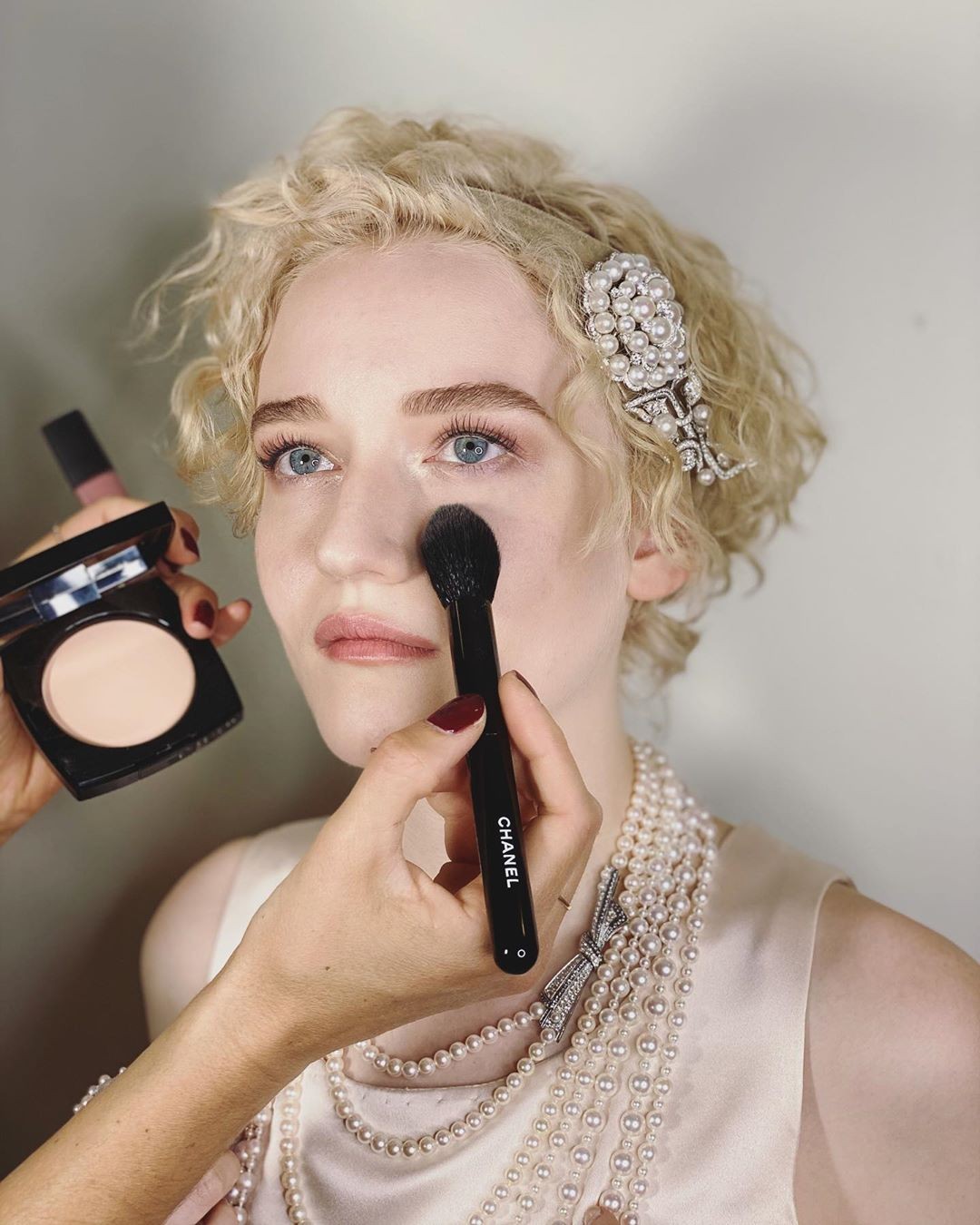 julia-garner-is-celebrating-an-emmy-award-in-bed-thefappeningpro-2 julia garner is celebrating an emmy award in bed thefappeningpro 2