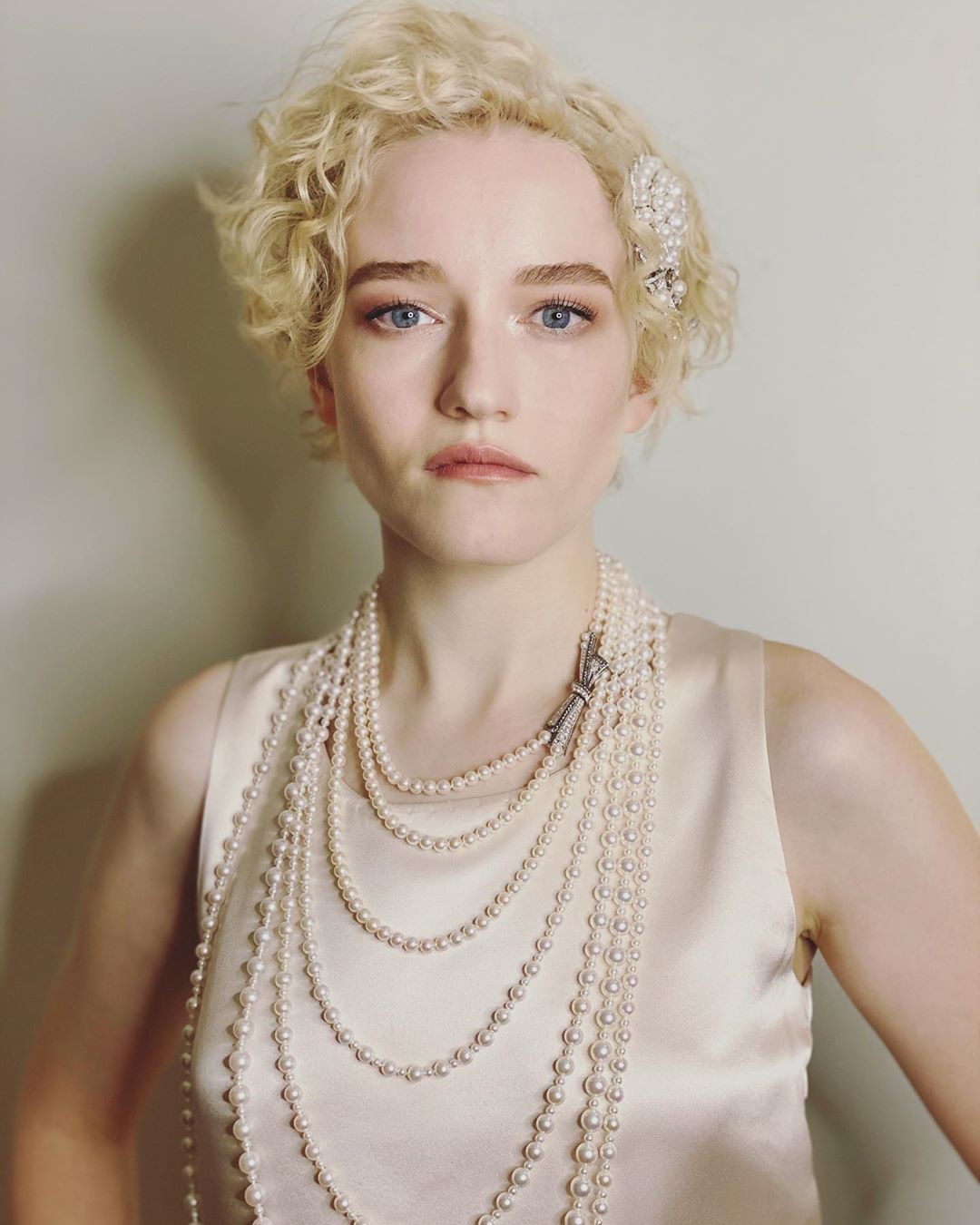 julia-garner-is-celebrating-an-emmy-award-in-bed-thefappeningpro-3 julia garner is celebrating an emmy award in bed thefappeningpro 3