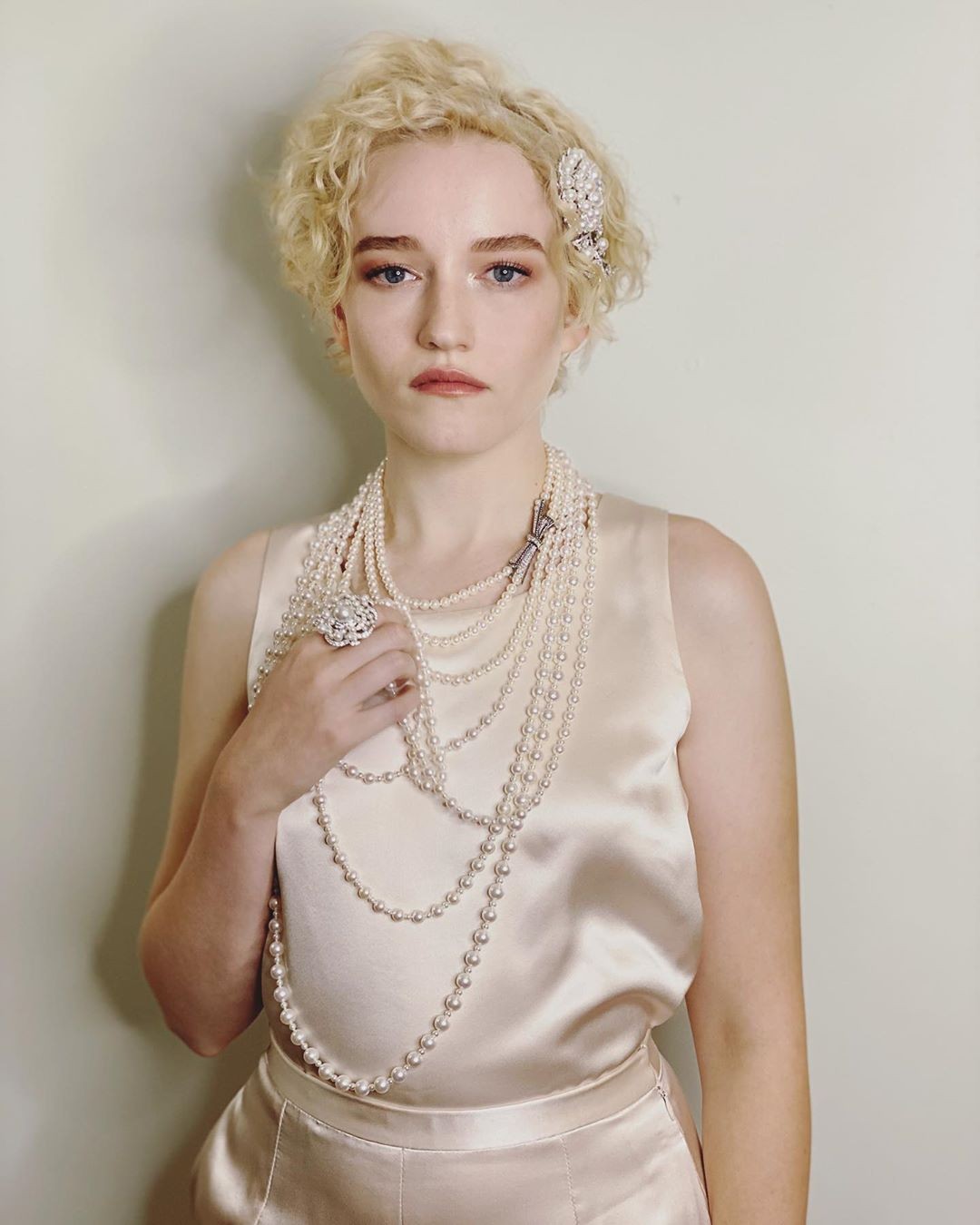 julia-garner-is-celebrating-an-emmy-award-in-bed-thefappeningpro-5 julia garner is celebrating an emmy award in bed thefappeningpro 5