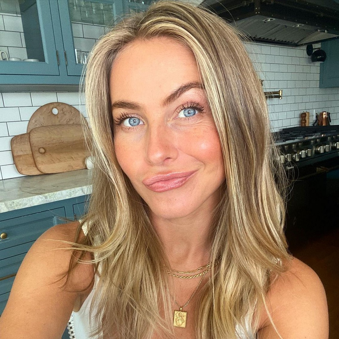 julianne-hough-bikini-thefappening-cfd-10 Julianne Hough Selfie