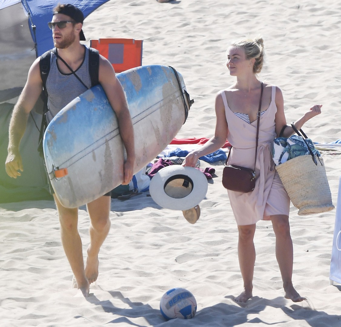julianne-hough-sexy-bikini-3 julianne hough sexy bikini 3