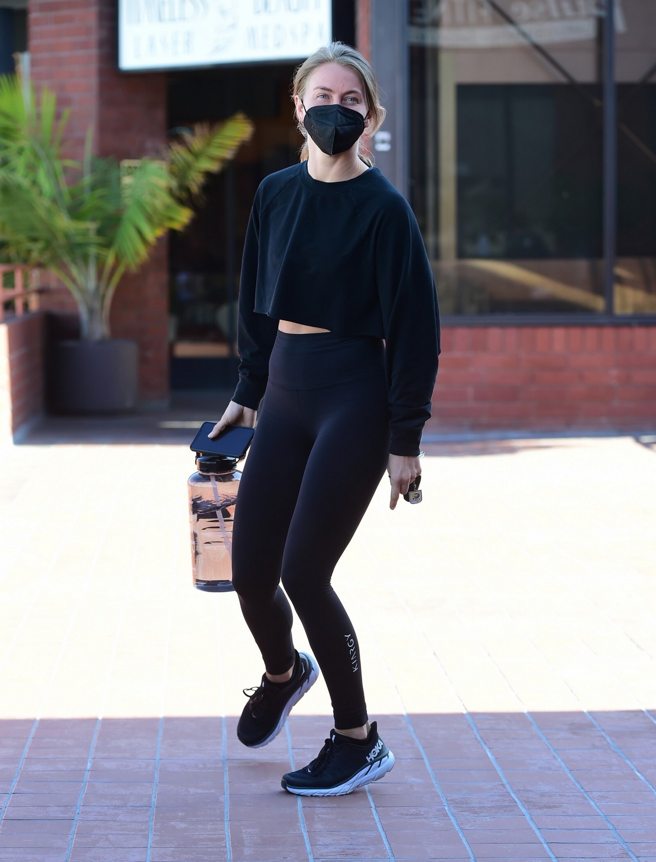 julianne-hough-sexy-tight-leggings-thefappening-cfd-1 julianne hough sexy tight leggings thefappening cfd 1