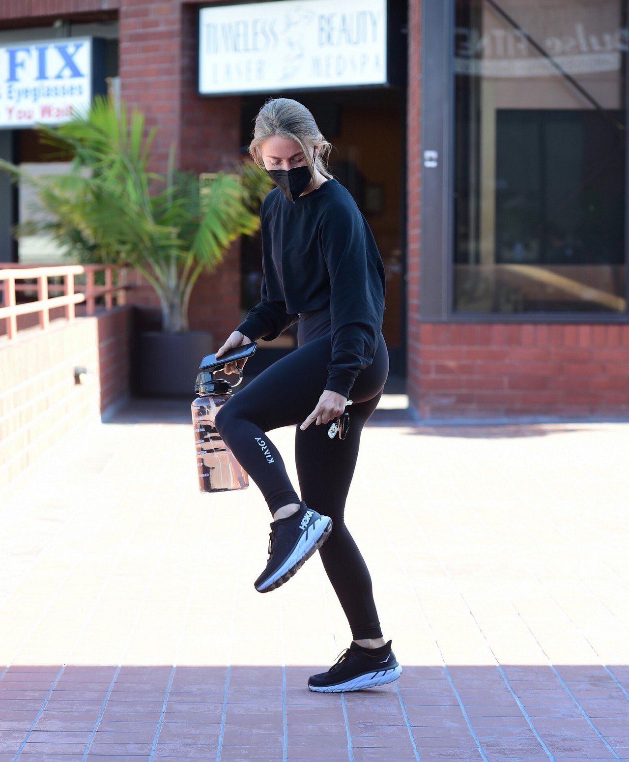 julianne-hough-sexy-tight-leggings-thefappening-cfd-12 julianne hough sexy tight leggings thefappening cfd 12