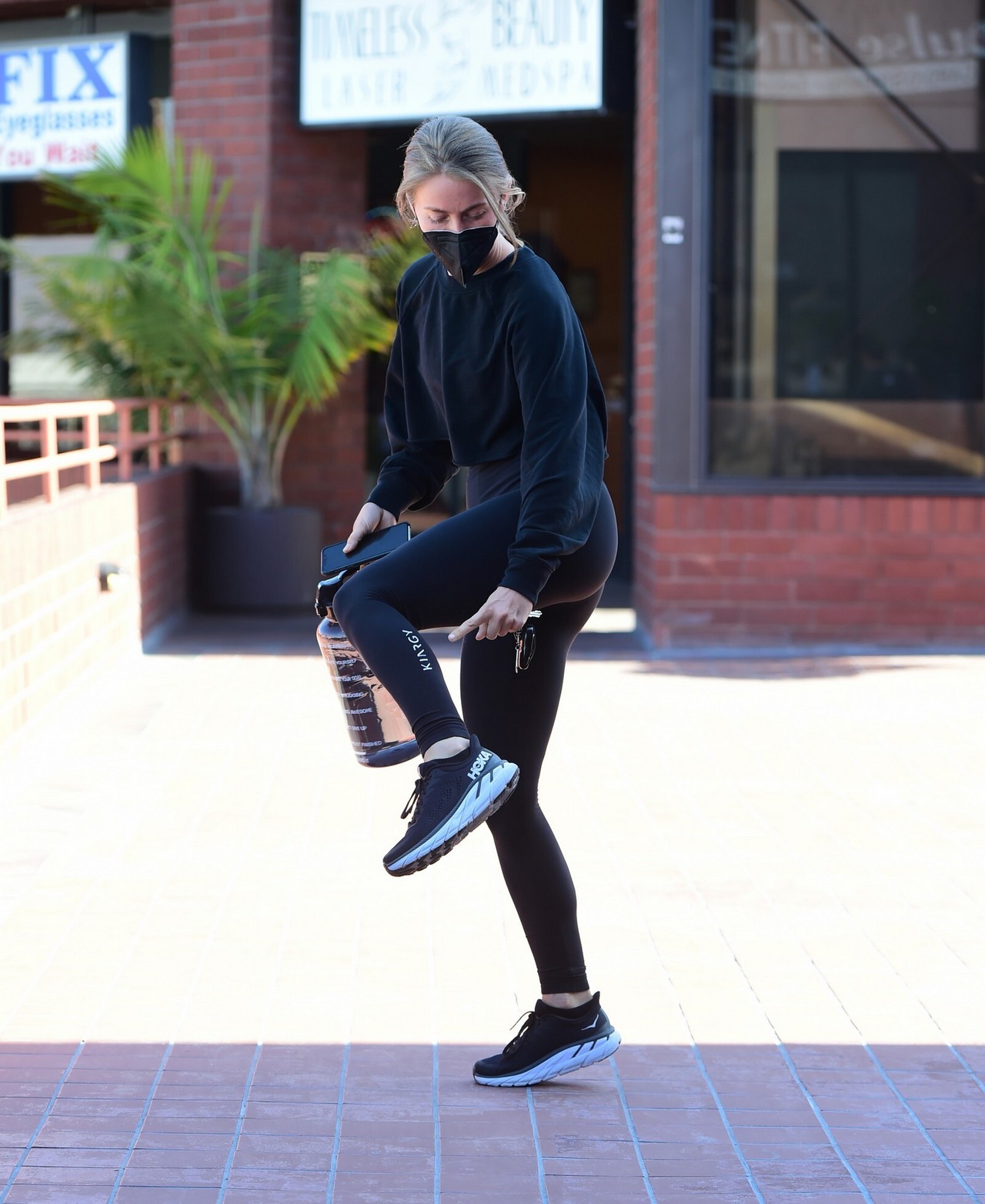 julianne-hough-sexy-tight-leggings-thefappening-cfd-9 julianne hough sexy tight leggings thefappening cfd 9