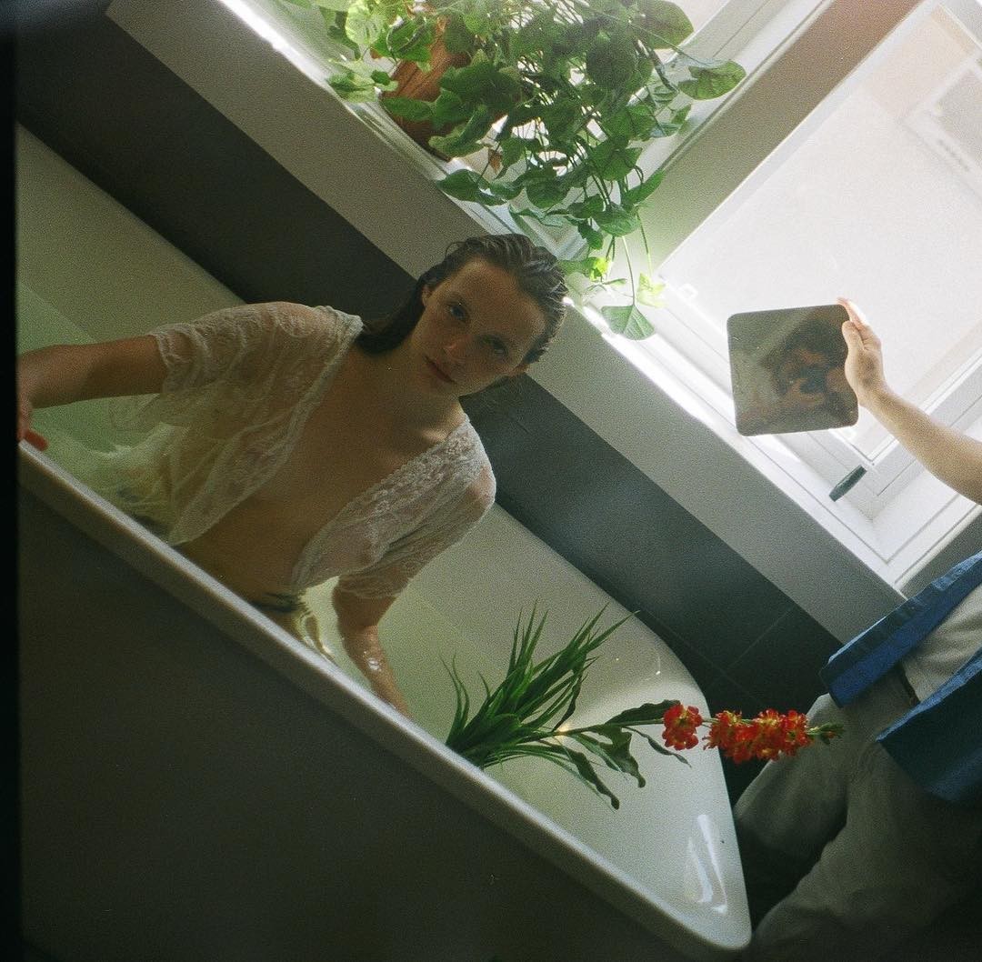 juliette-gariepy-topless-1 juliette gariepy topless 1