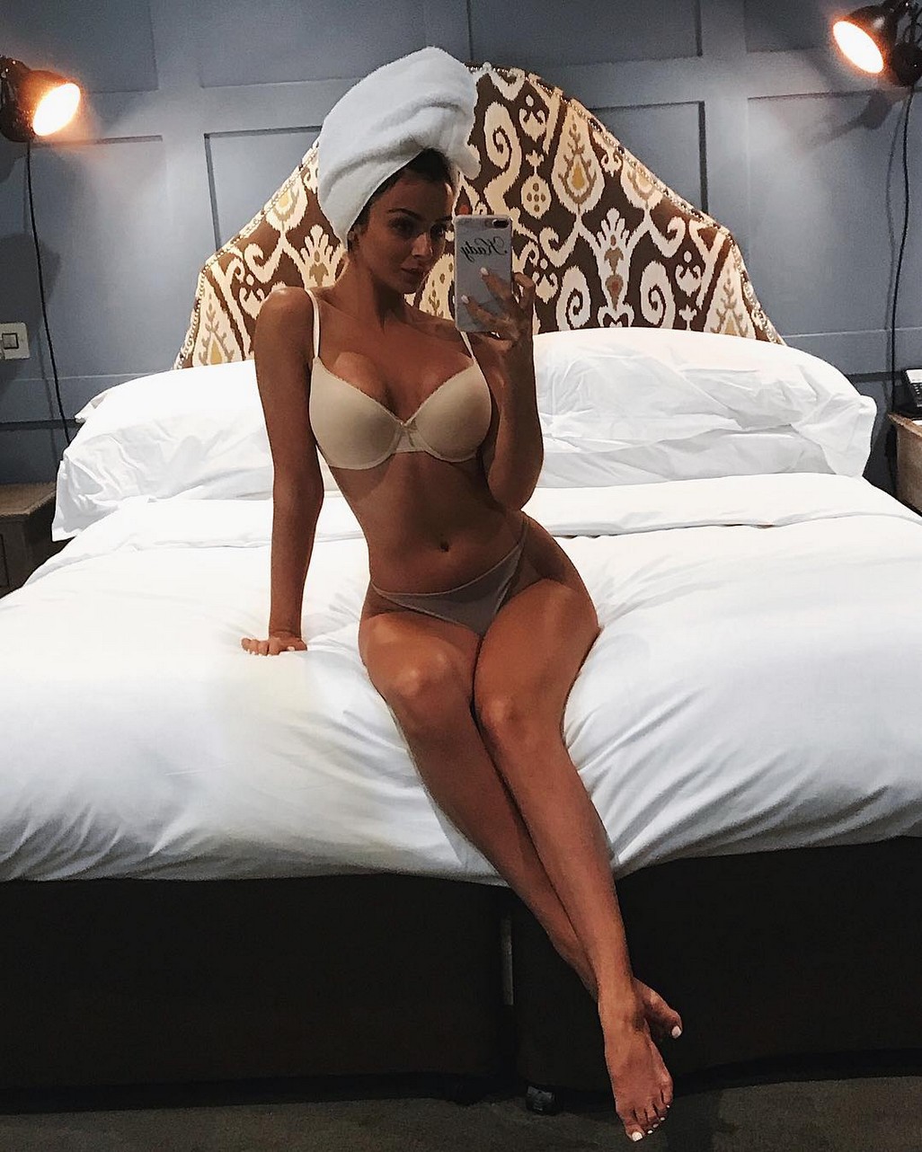 kady-mcdermott-looks-hot-on-selfie-thefappening-cfd-6 Kady McDermott On Leaked Selfie