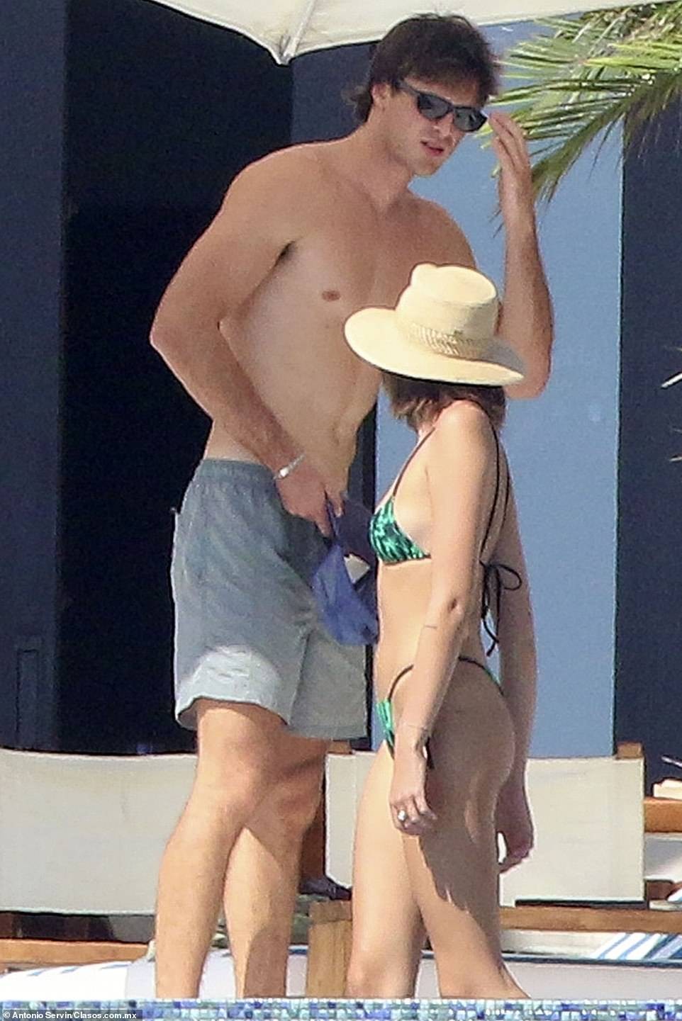 kaia-gerber-and-jacob-elordi-thefappeningpro-3 kaia gerber and jacob elordi thefappeningpro 3