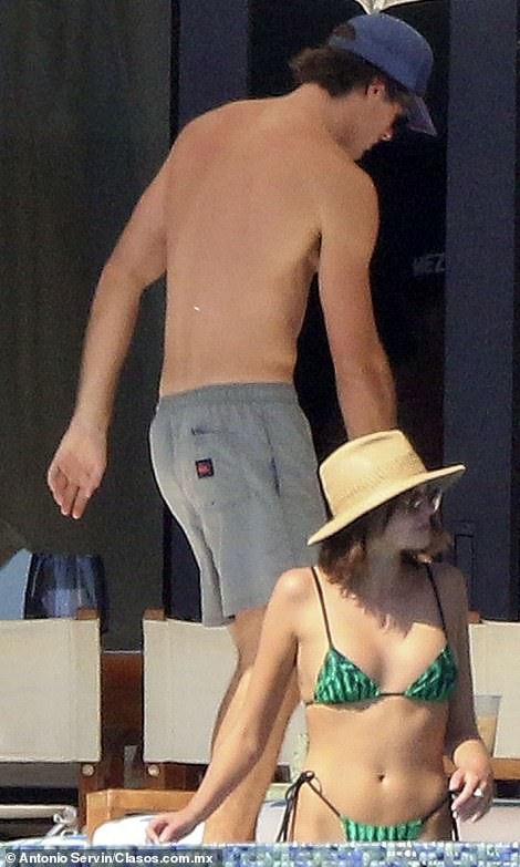 kaia-gerber-and-jacob-elordi-thefappeningpro-5 kaia gerber and jacob elordi thefappeningpro 5