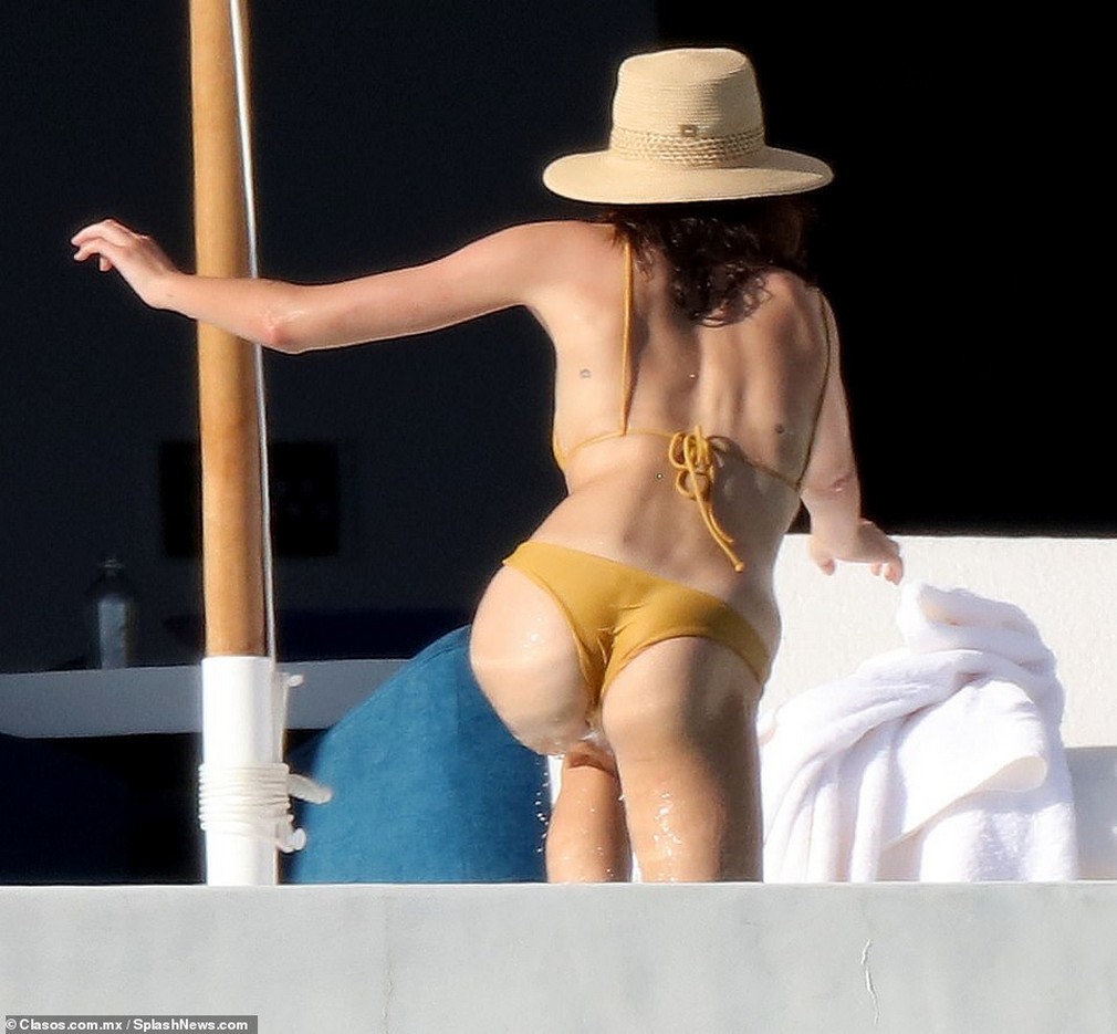 kaia-gerber-sexy-ass-thefappening-cfd-9 kaia gerber sexy ass thefappening cfd 9