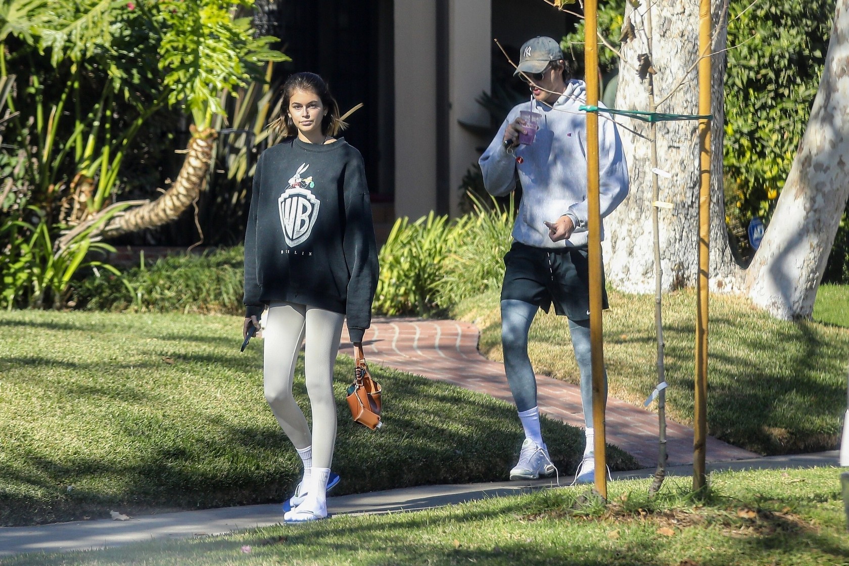 kaia-gerber-sexy-in-white-leggings-thefappening-cfd-12 Kaia Gerber Hide Cameltoe