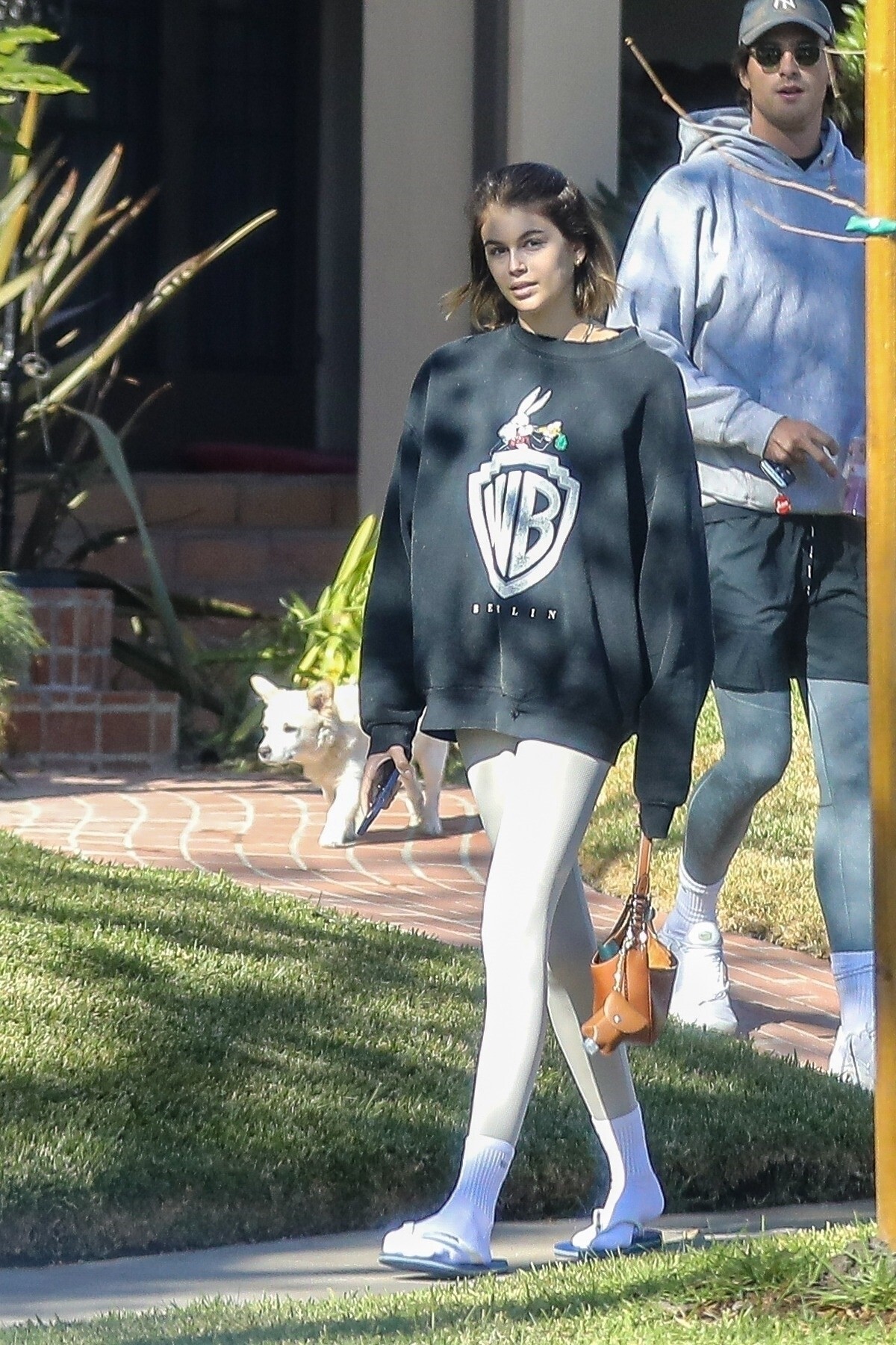 kaia-gerber-sexy-in-white-leggings-thefappening-cfd-13 kaia gerber sexy in white leggings thefappening cfd 13