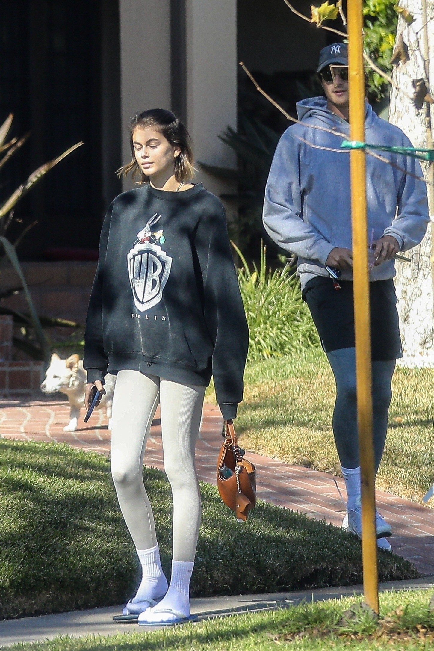 kaia-gerber-sexy-in-white-leggings-thefappening-cfd-24 Kaia Gerber White Leggings
