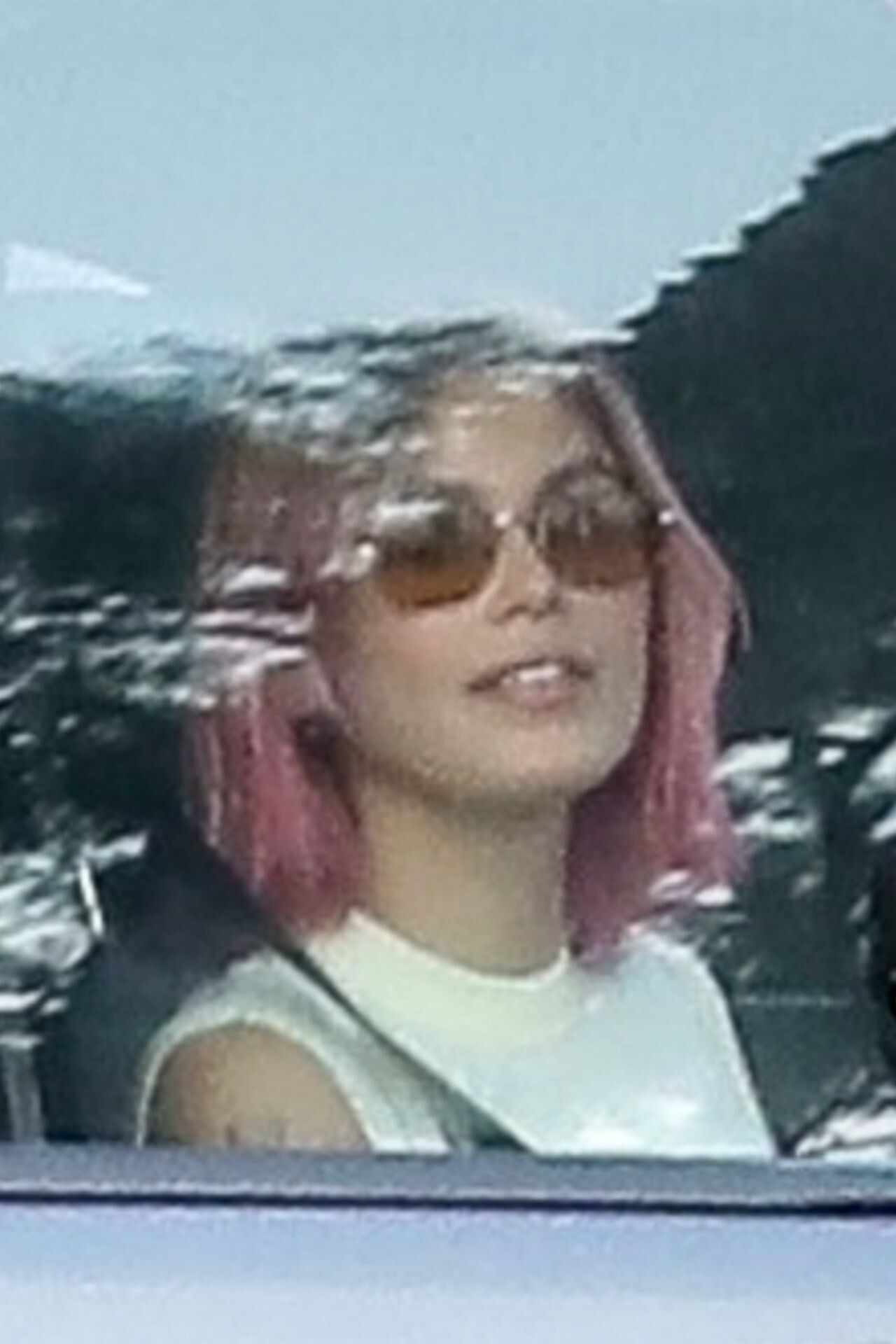 kaia-gerber-with-pink-hair-thefappening-cfd-4 kaia gerber with pink hair thefappening cfd 4