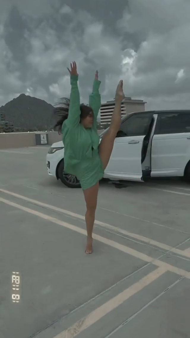 kalani-hilliker-hot-flexible-teen-thefappening-cfd-10 Kalani Hilliker Legs Up