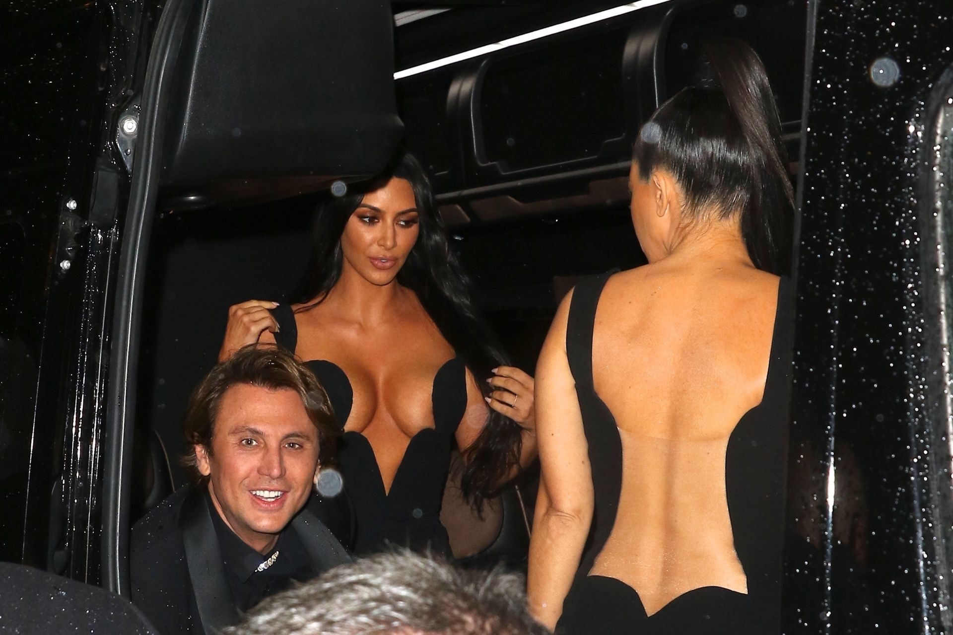 kardashian-sisters-tits-sexy-3 kardashian sisters tits sexy 3
