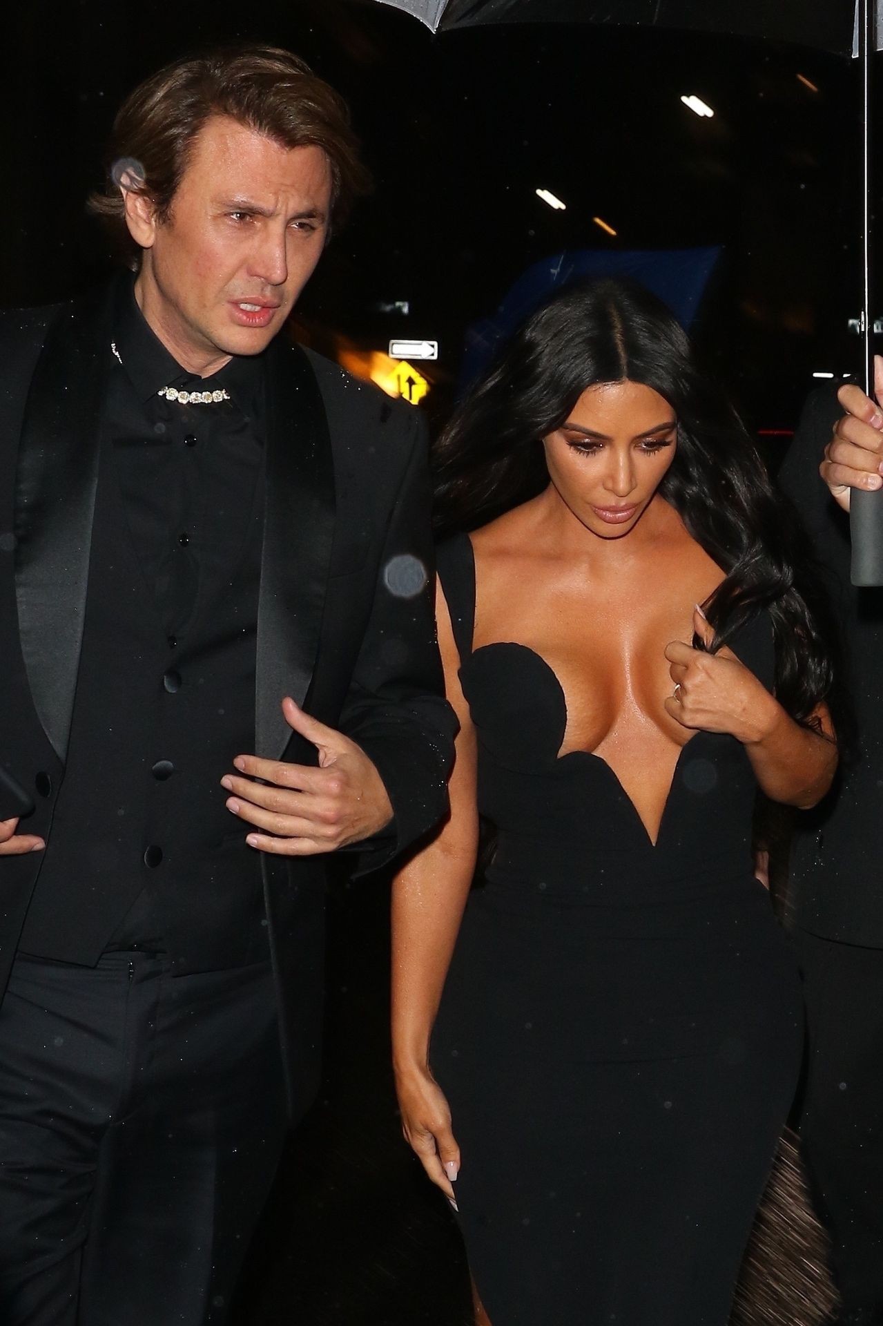 kardashian-sisters-tits-sexy-6 kardashian sisters tits sexy 6