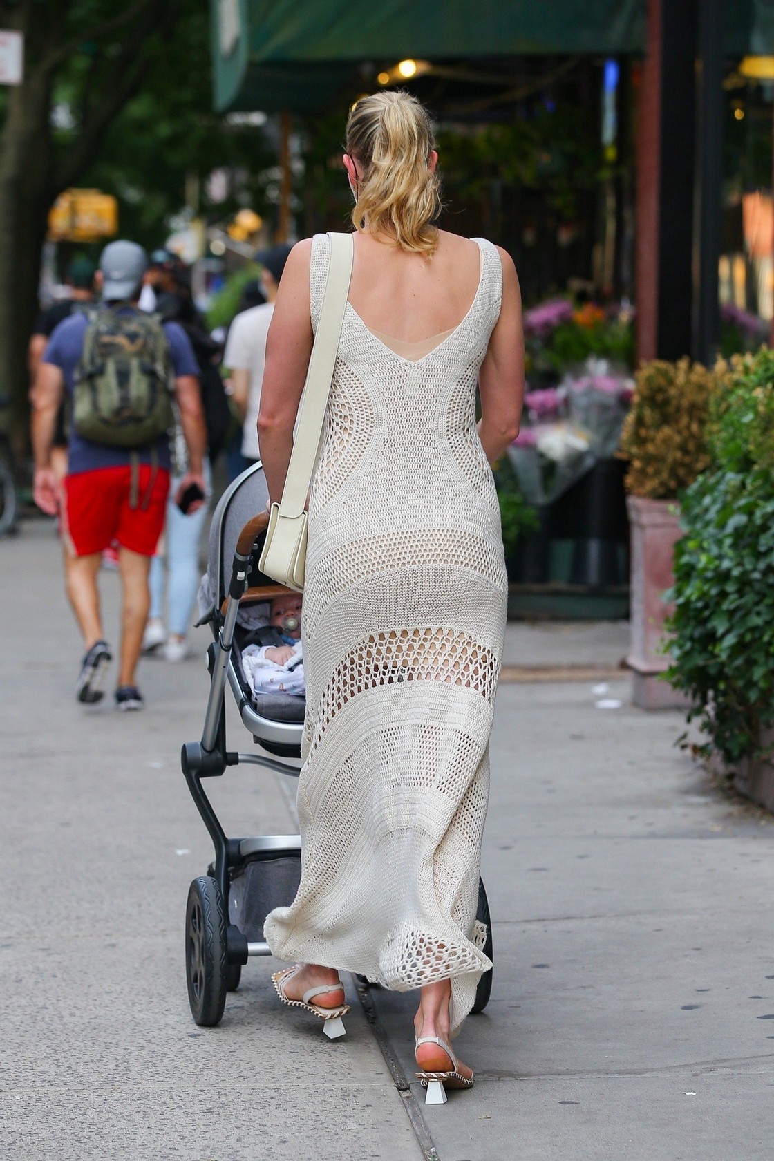 karlie-kloss-braless-thefappening-cfd-20 Karlie Kloss Ass