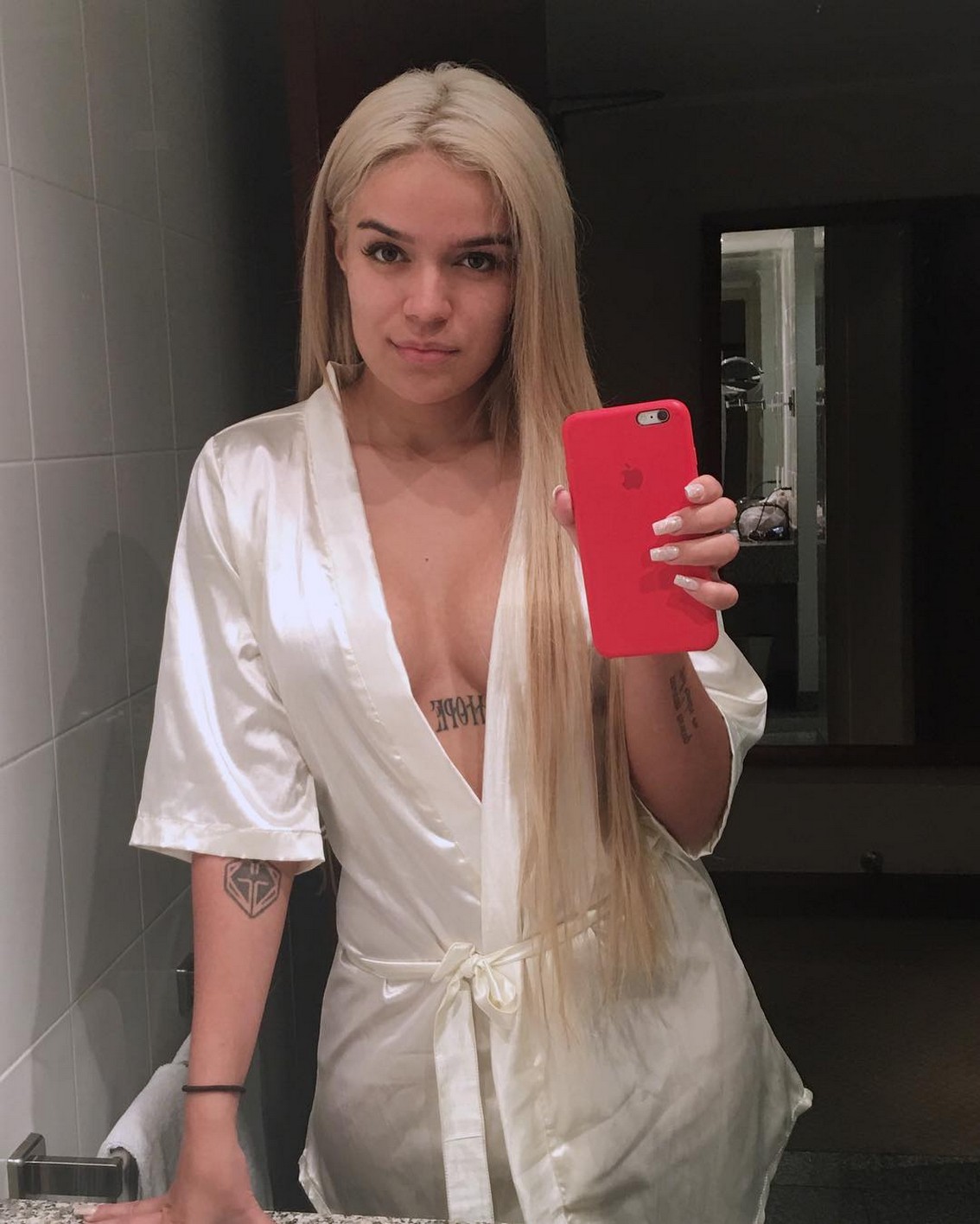 karol-g-cute-girl-thefappening-cfd-1 Karol G Tits On Selfie
