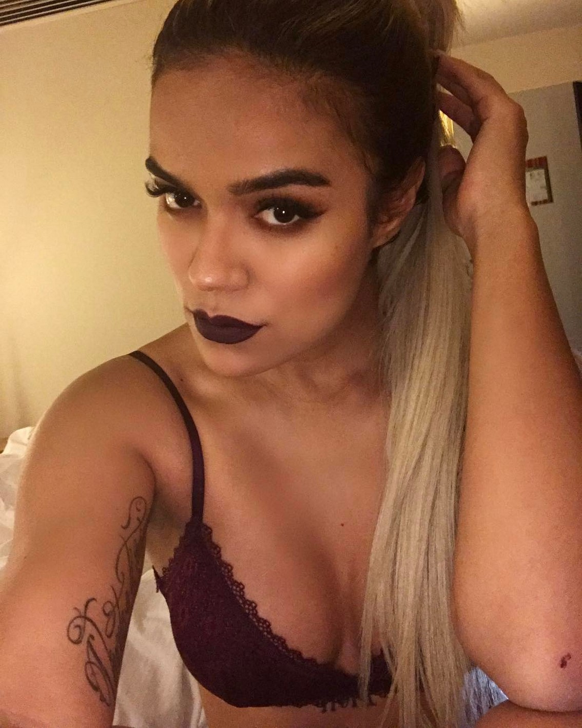 karol-g-cute-girl-thefappening-cfd-4 Karol G In Lingerie