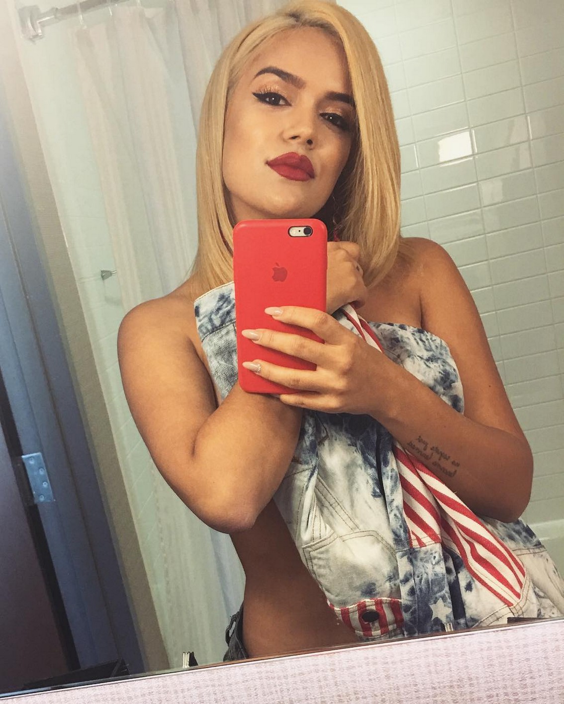 karol-g-nude-thefappening-cfd-5 Karol G Leaked Selfie