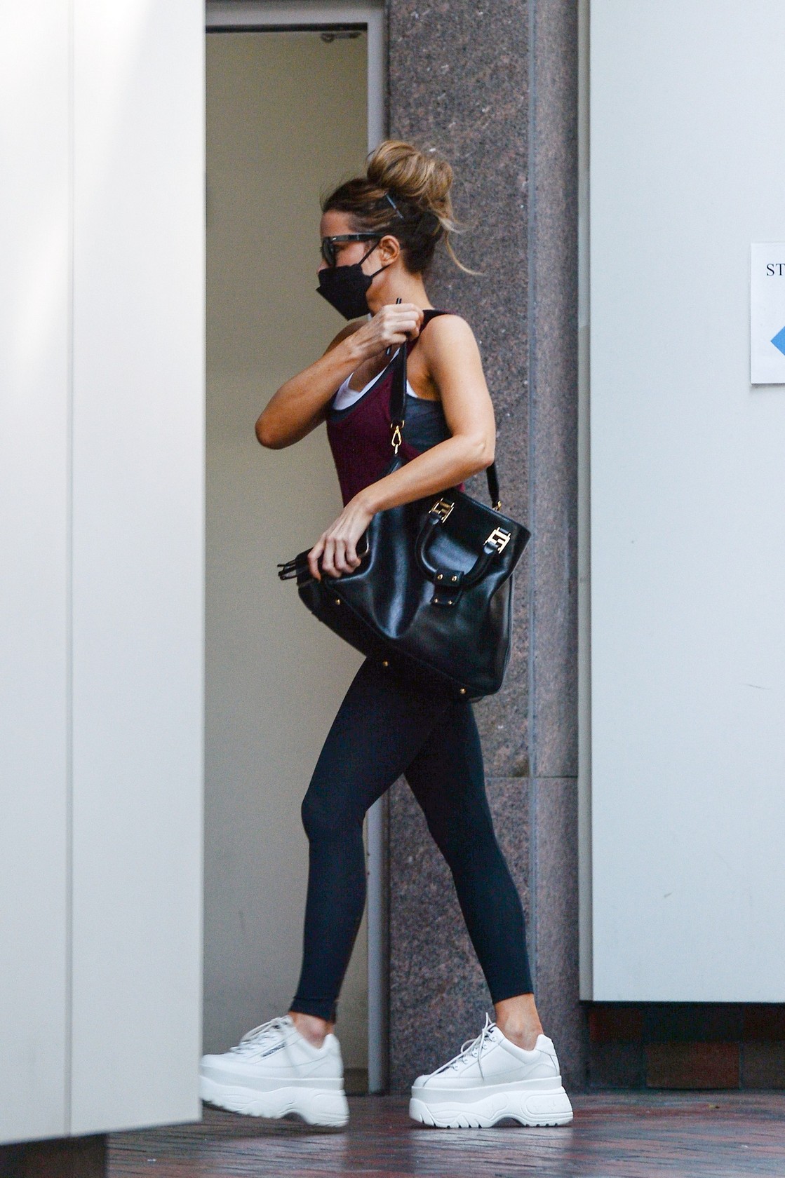kate-beckinsale-sexy-in-black-leggings-thefappening-cfd-1 Kate Beckinsale Sexy