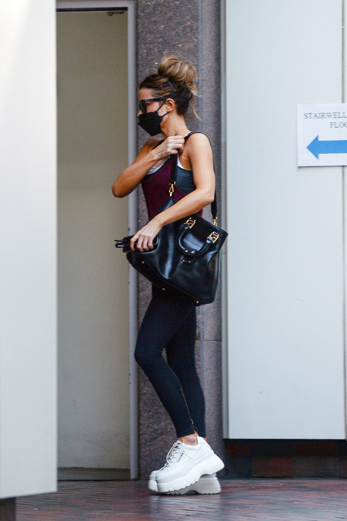 kate-beckinsale-sexy-in-black-leggings-thefappening-cfd-12 Kate Beckinsale Hot