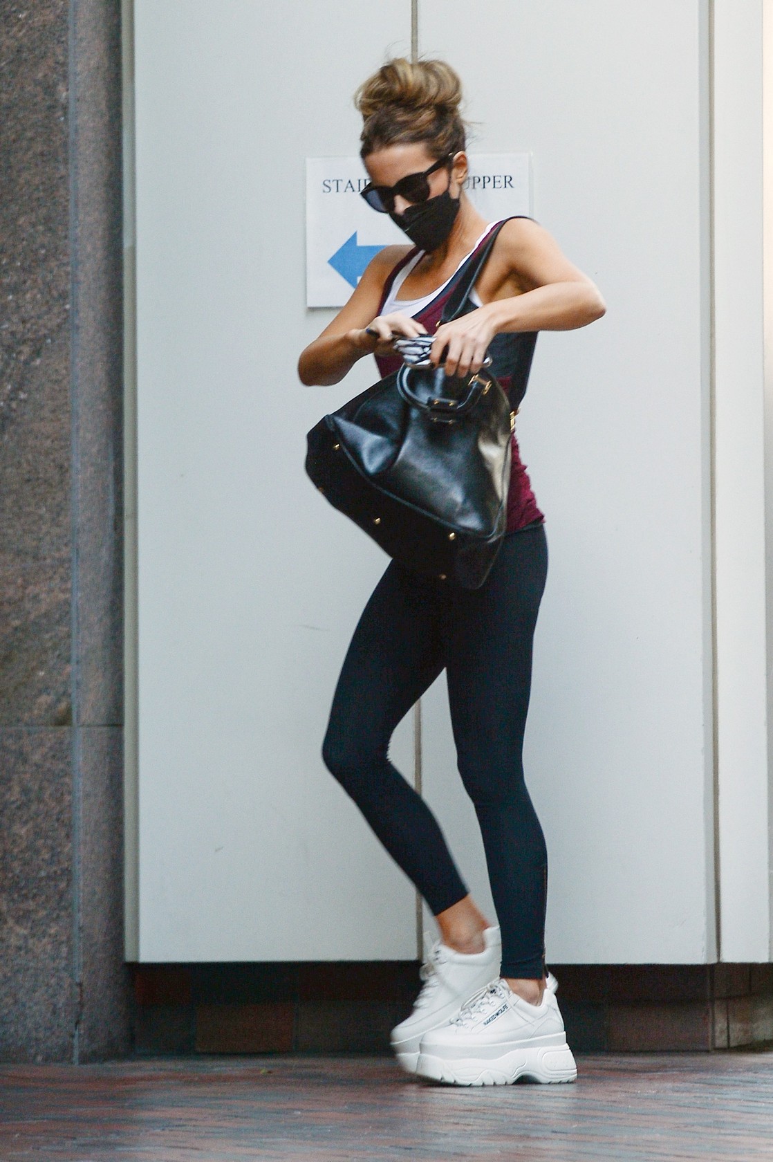 kate-beckinsale-sexy-in-black-leggings-thefappening-cfd-14 kate beckinsale sexy in black leggings thefappening cfd 14