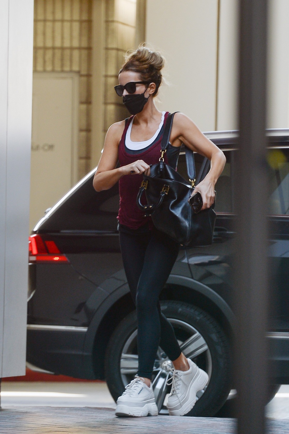 kate-beckinsale-sexy-in-black-leggings-thefappening-cfd-3 Kate Beckinsale Cameltoe