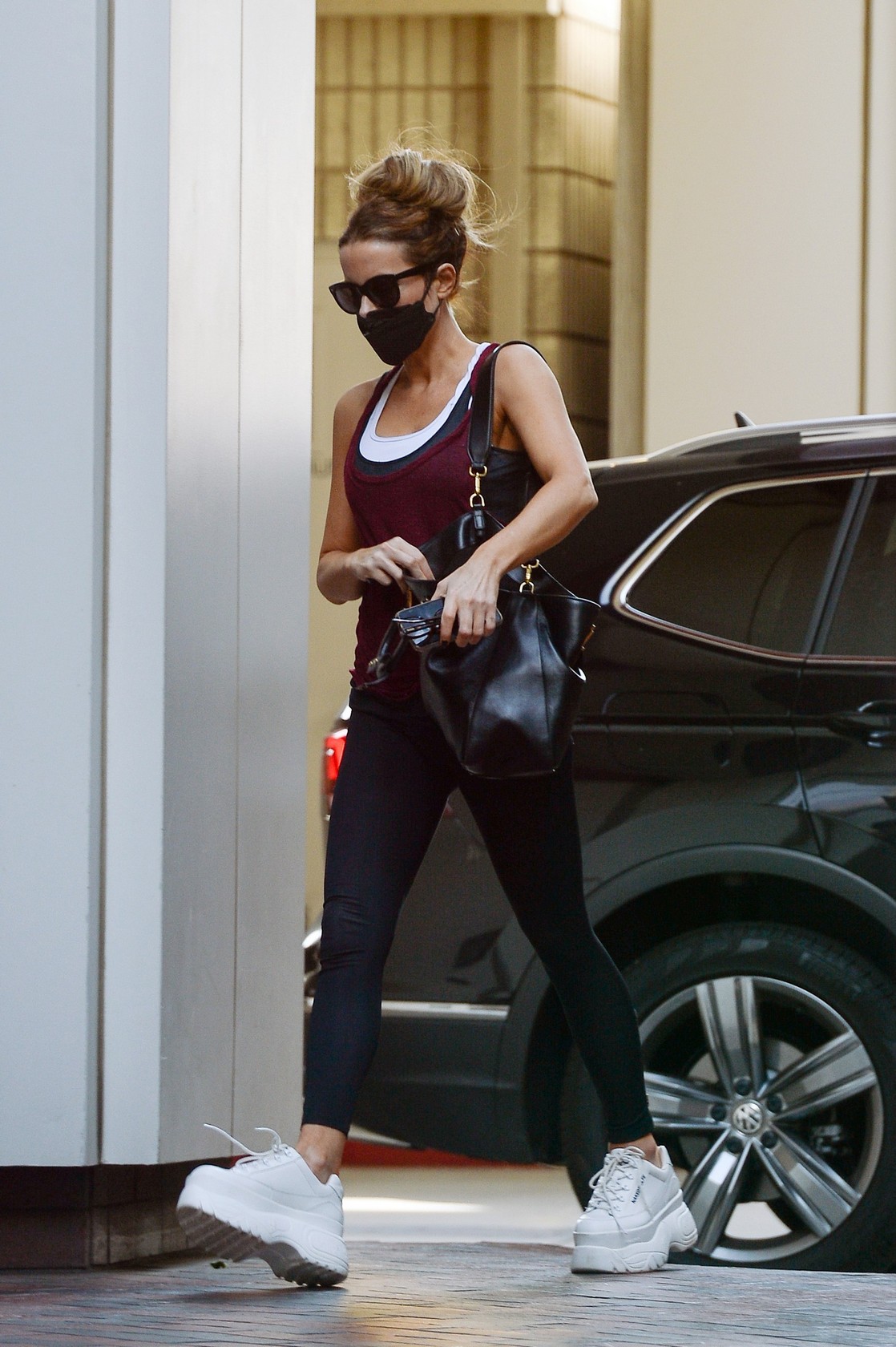 kate-beckinsale-sexy-in-black-leggings-thefappening-cfd-6 kate beckinsale sexy in black leggings thefappening cfd 6