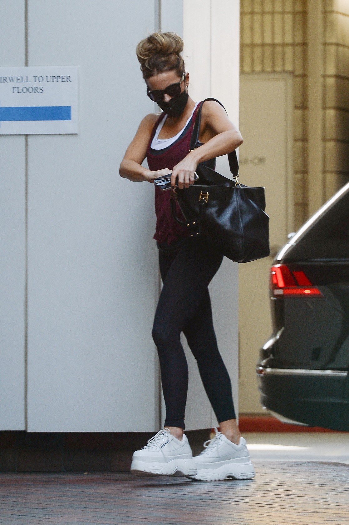 kate-beckinsale-sexy-in-black-leggings-thefappening-cfd-7 kate beckinsale sexy in black leggings thefappening cfd 7