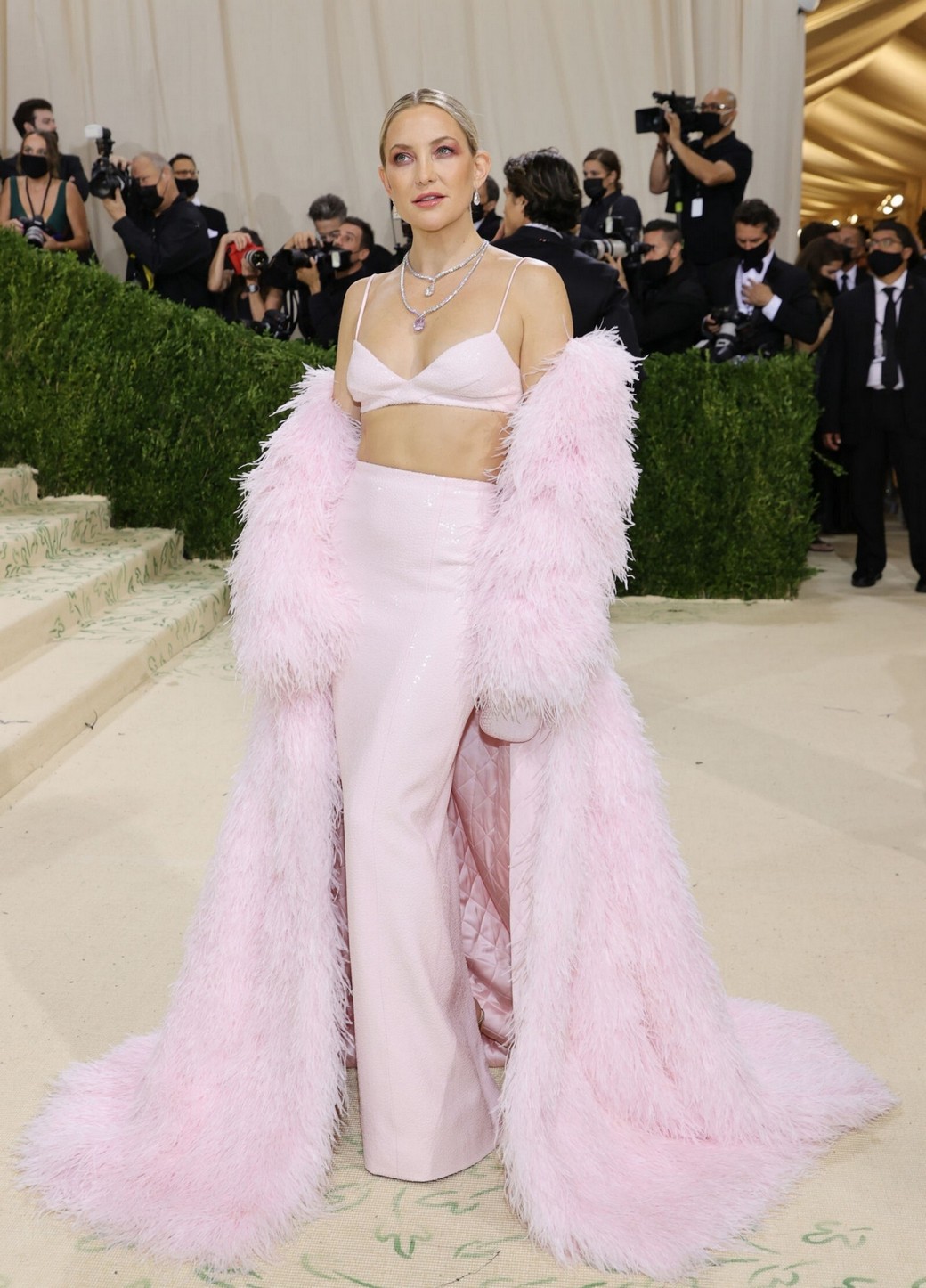 kate-hudson-hot-thefappening-cfd-1 Kate Hudson Hot At Met Gala