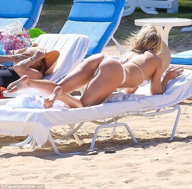 kate-hudson-nude-sexy-49 Kate Hudson Ass