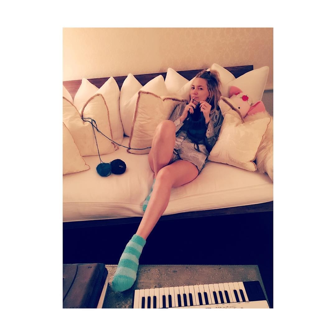 kate-hudson-nude-sexy-6 Kate Hudson Legs Hot
