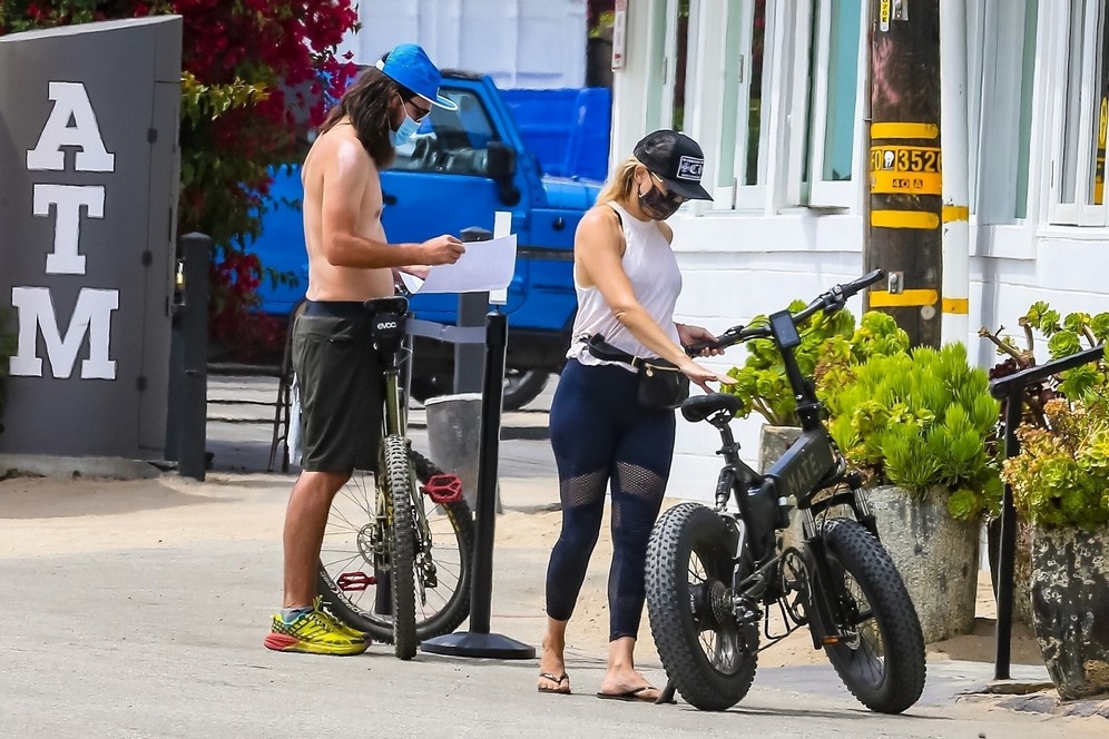 kate-hudson-sexy-bike-ride-in-malibu-thefappening-pro-13 kate hudson sexy bike ride in malibu thefappening pro 13