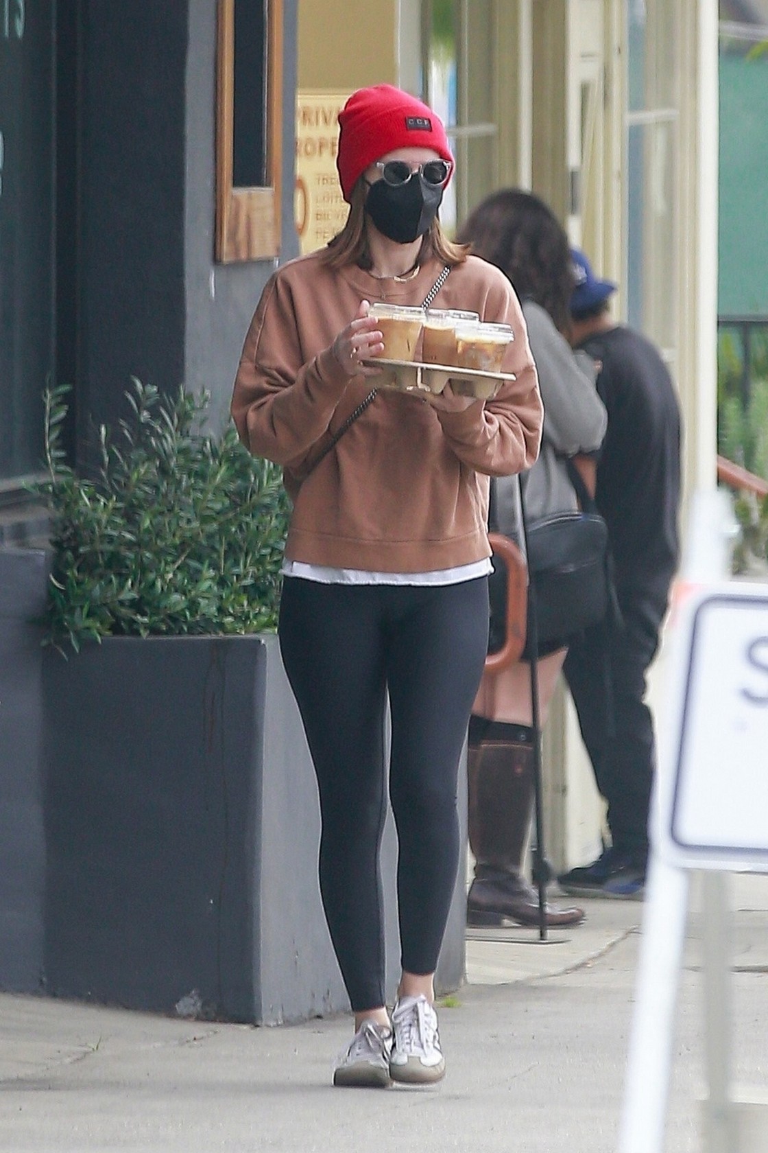 kate-mara-in-leggings-thefappening-cfd-10 kate mara in leggings thefappening cfd 10