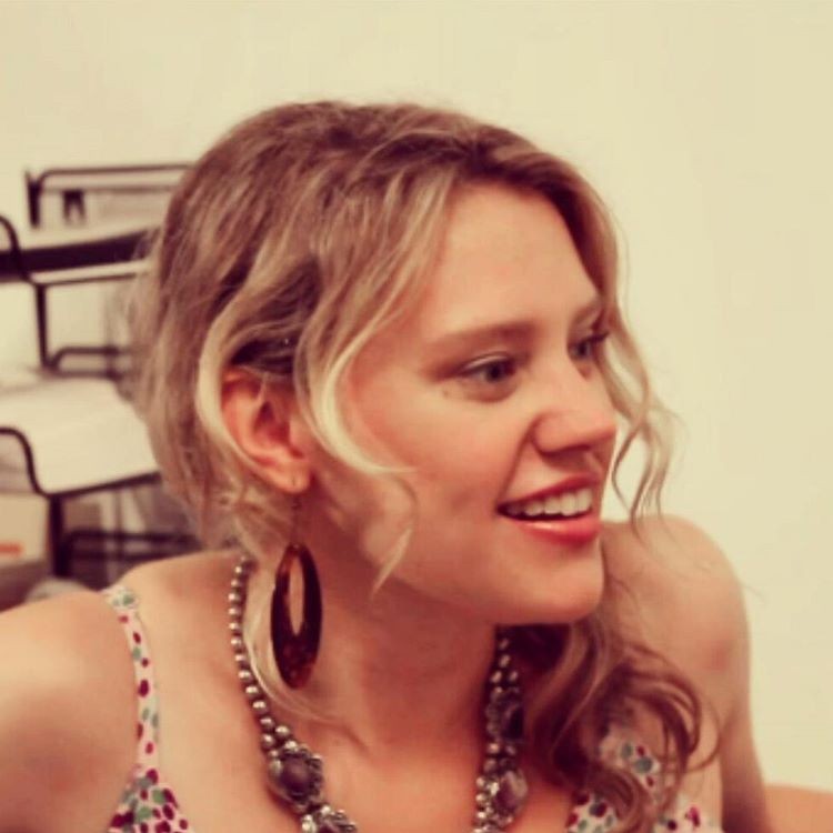kate-mckinnon-nude-sexy-35 kate-mckinnon-nude-sexy-35