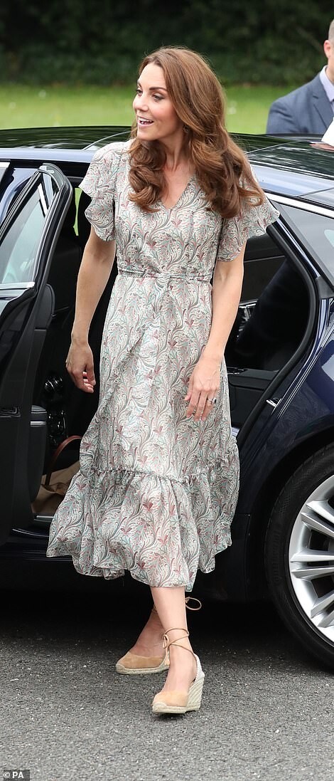 kate-middleton-arriving-for-royal-photographic-society-workshop-london-1 kate middleton arriving for royal photographic society workshop london 1
