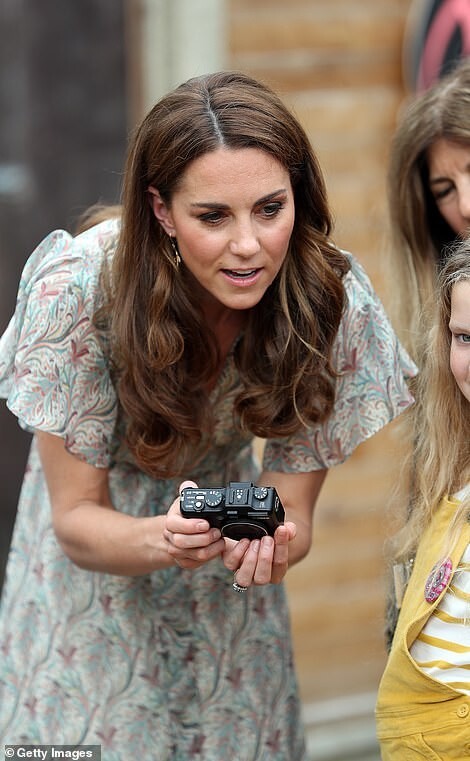 kate-middleton-arriving-for-royal-photographic-society-workshop-london-12 kate middleton arriving for royal photographic society workshop london 12